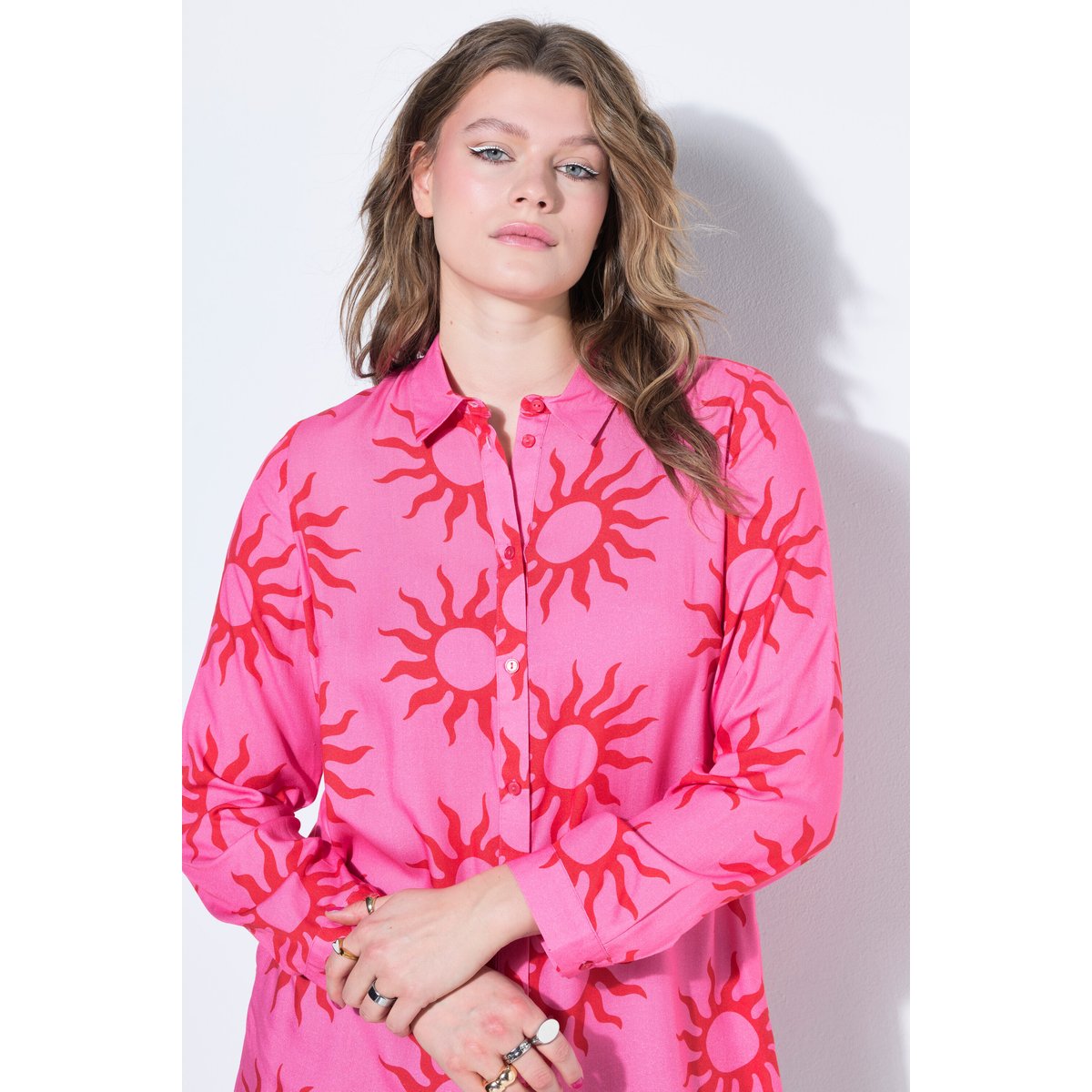 Chemisier, coupe droite, imprimé soleil rose vif, STUDIO UNTOLD