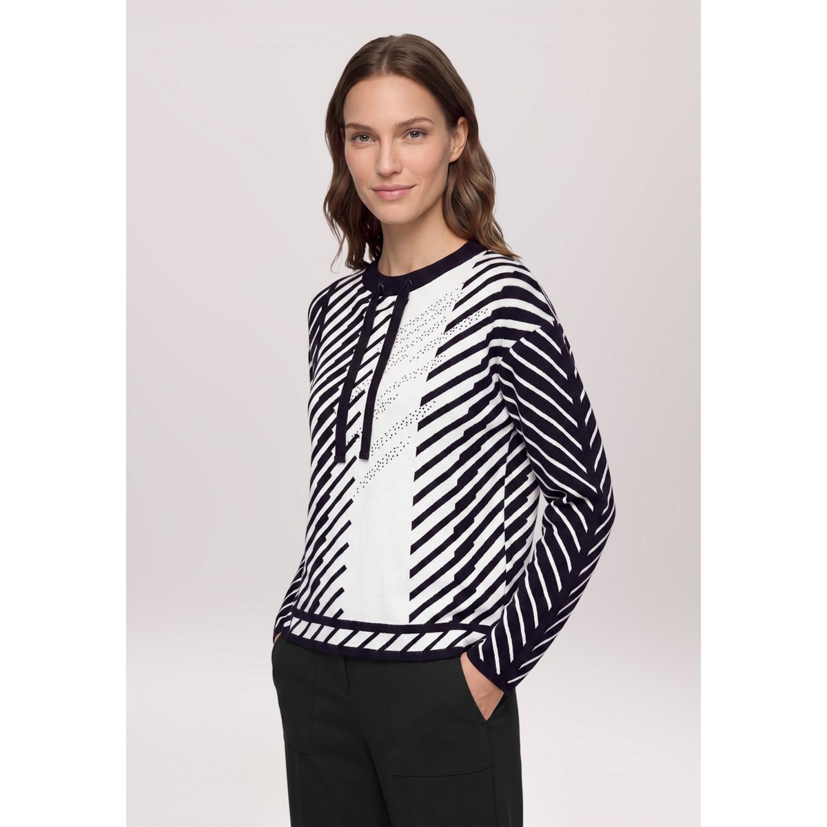 Pull-over en maille à motif jacquard patch cream/black, BETTY BARCLAY