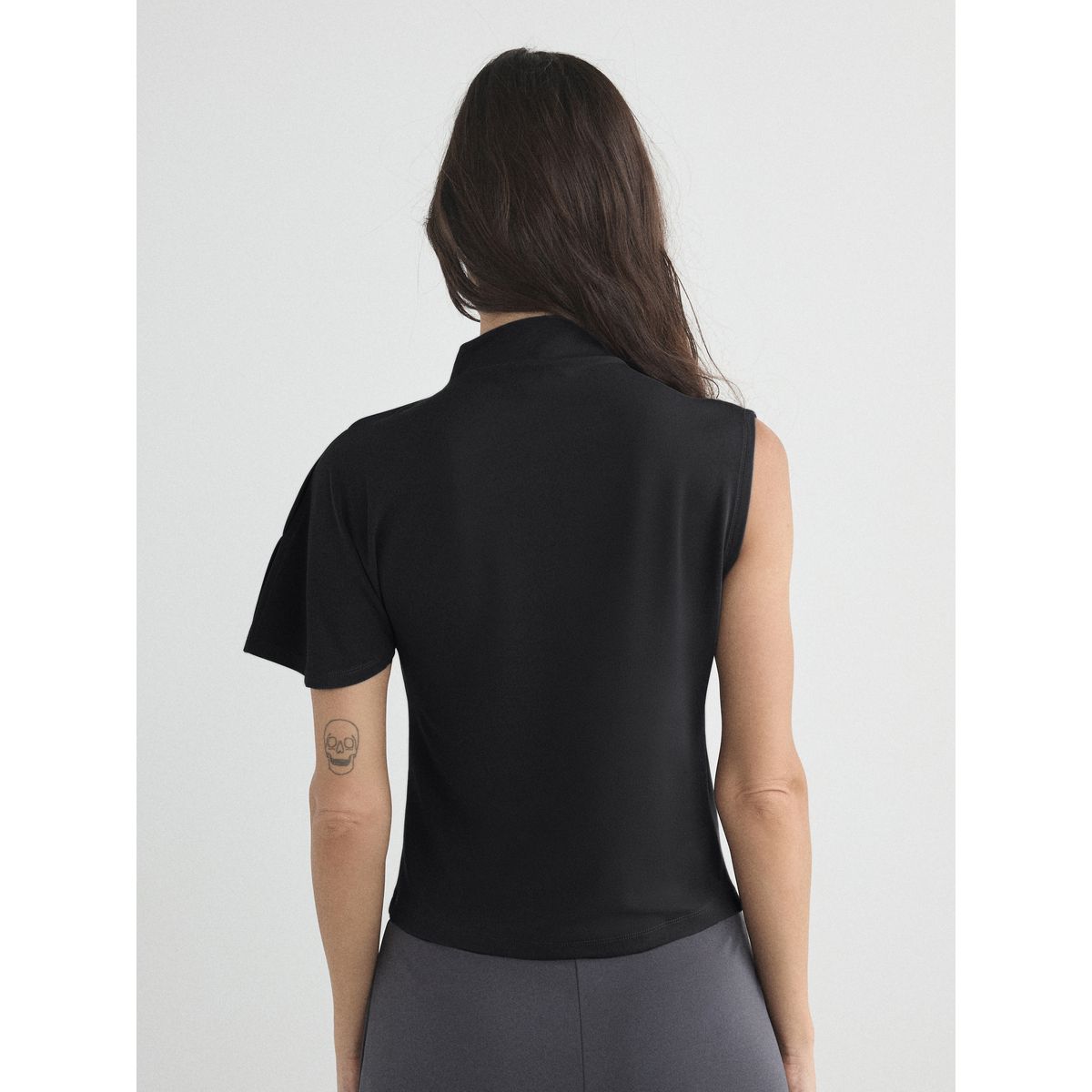 Haut asymétrique drapé à manches courtes noir, NEXT