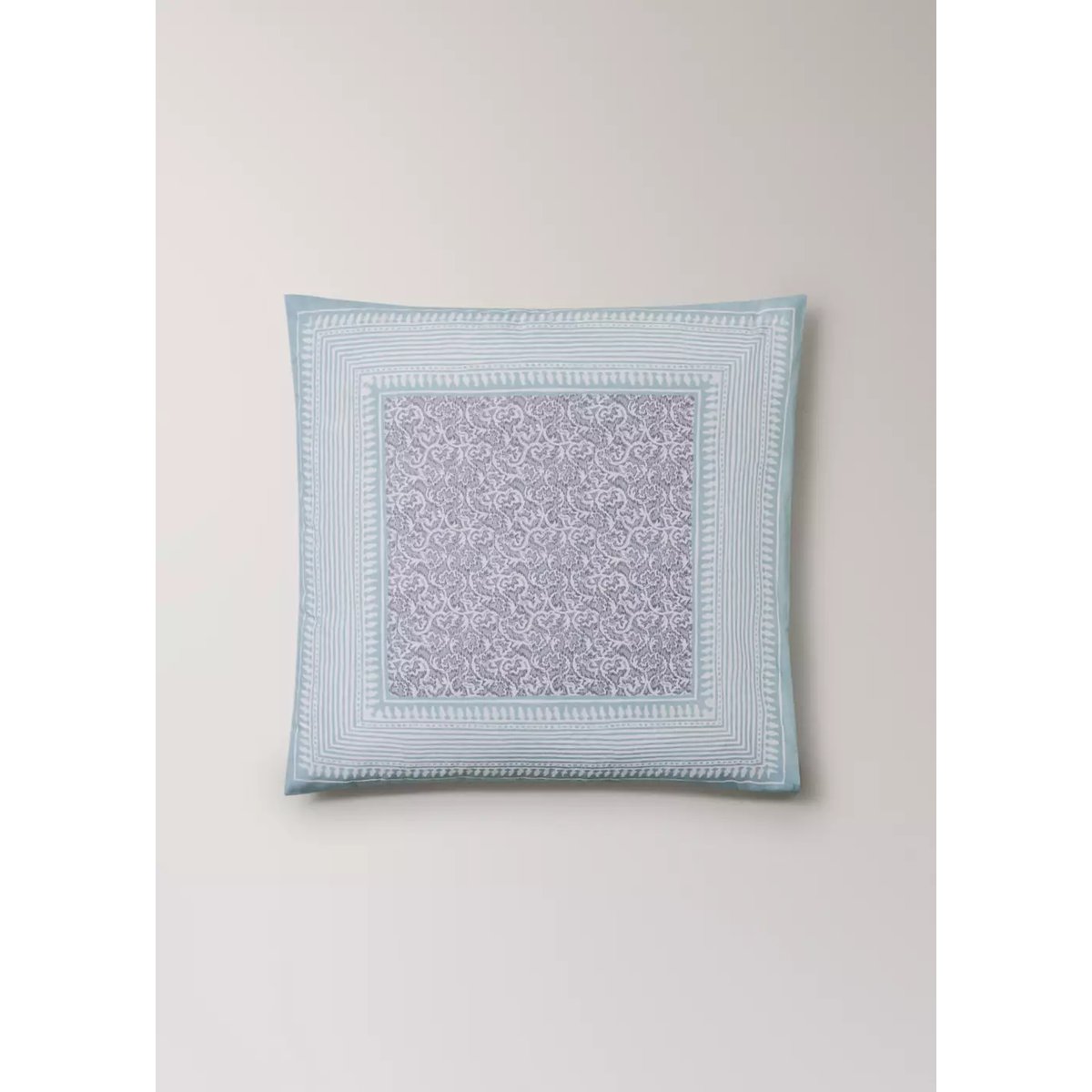 Deux taies d’oreiller en coton percale à fleur décorative avec bordure à rayures 60×60 cm gris clair/pastel, MANGO HOME