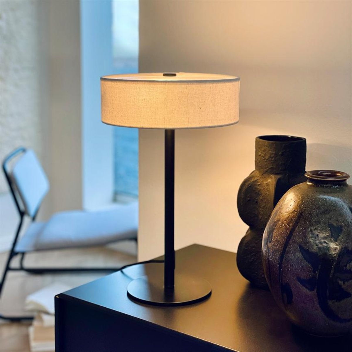 Lampe à poser en métal et tissu Noir/Blanc Calix noir/blanc, DYBERG LARSEN