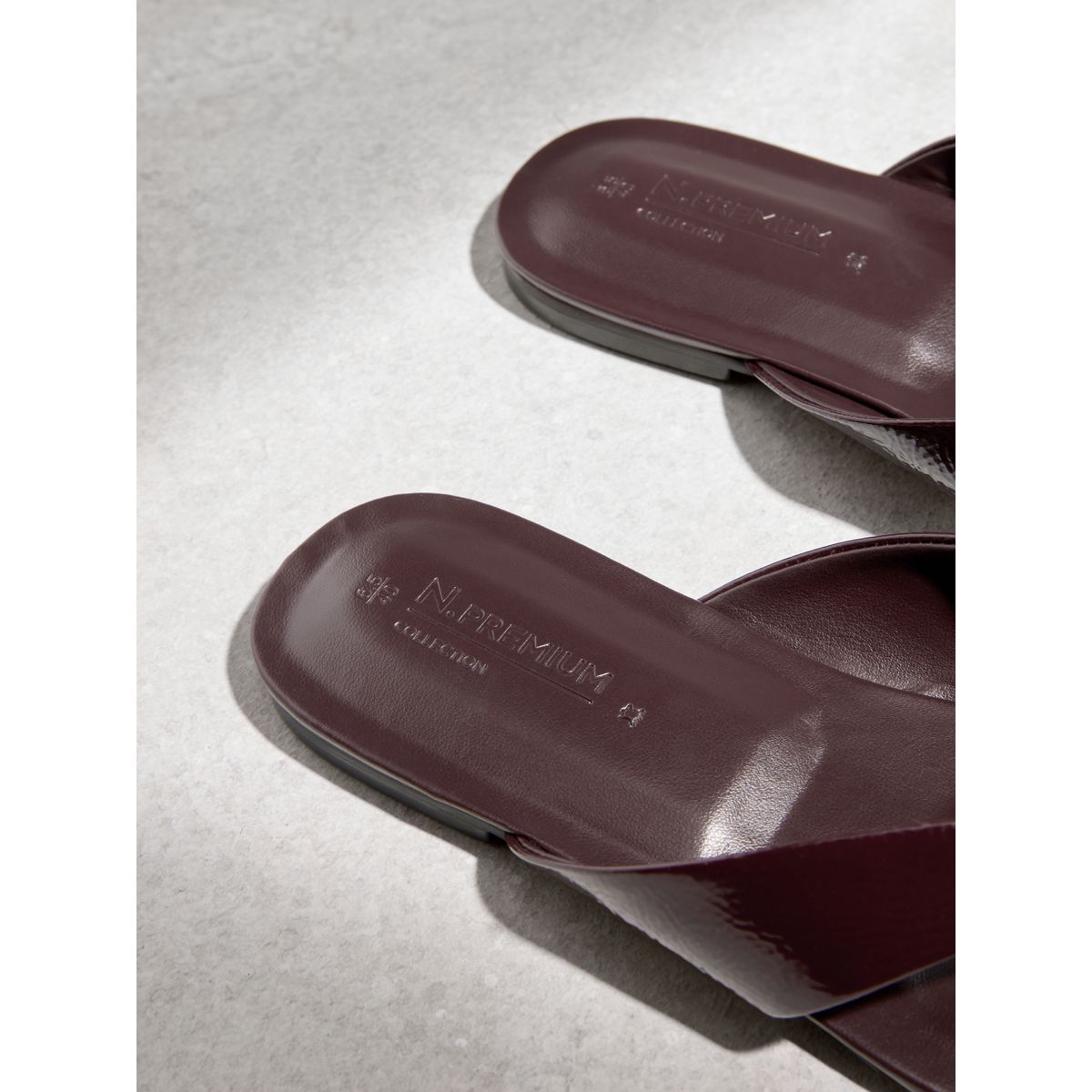 Tongs en cuir à bout rond n. premium prune, NEXT
