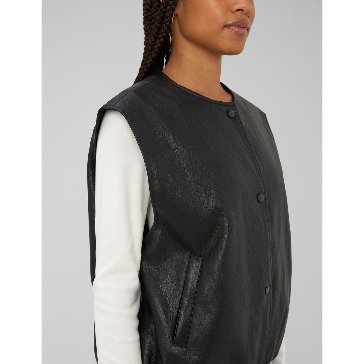 Gilet sans manches en tissu enduit noir, BZB