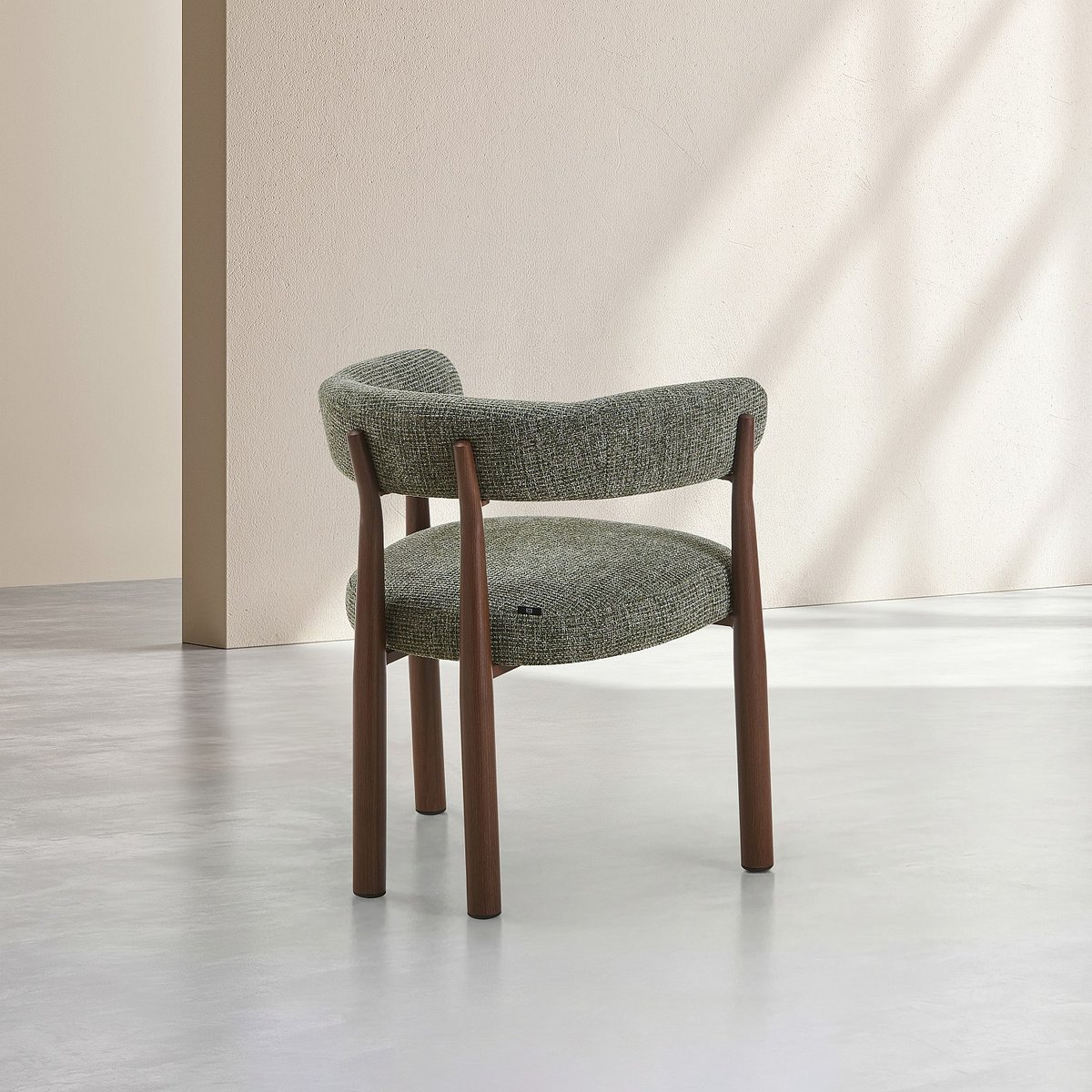 Lot de 2 chaises en tissu et métal finition noyer avec accoudoirs BRYNE vert, HABITAT