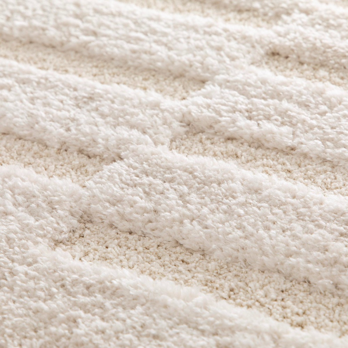 Tapis shaggy doux à relief graphique ORGANIC RELIEF crème, THE DECO FACTORY