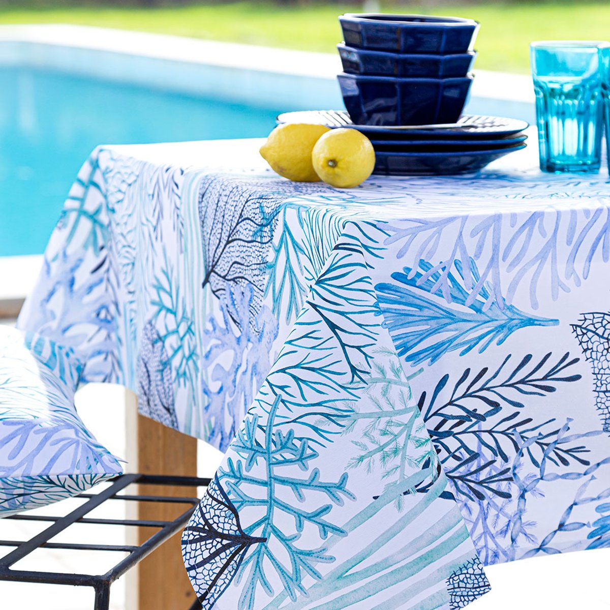Nappe enduite anti-taches en coton ARRRECIFE bleu, NAF NAF HOME