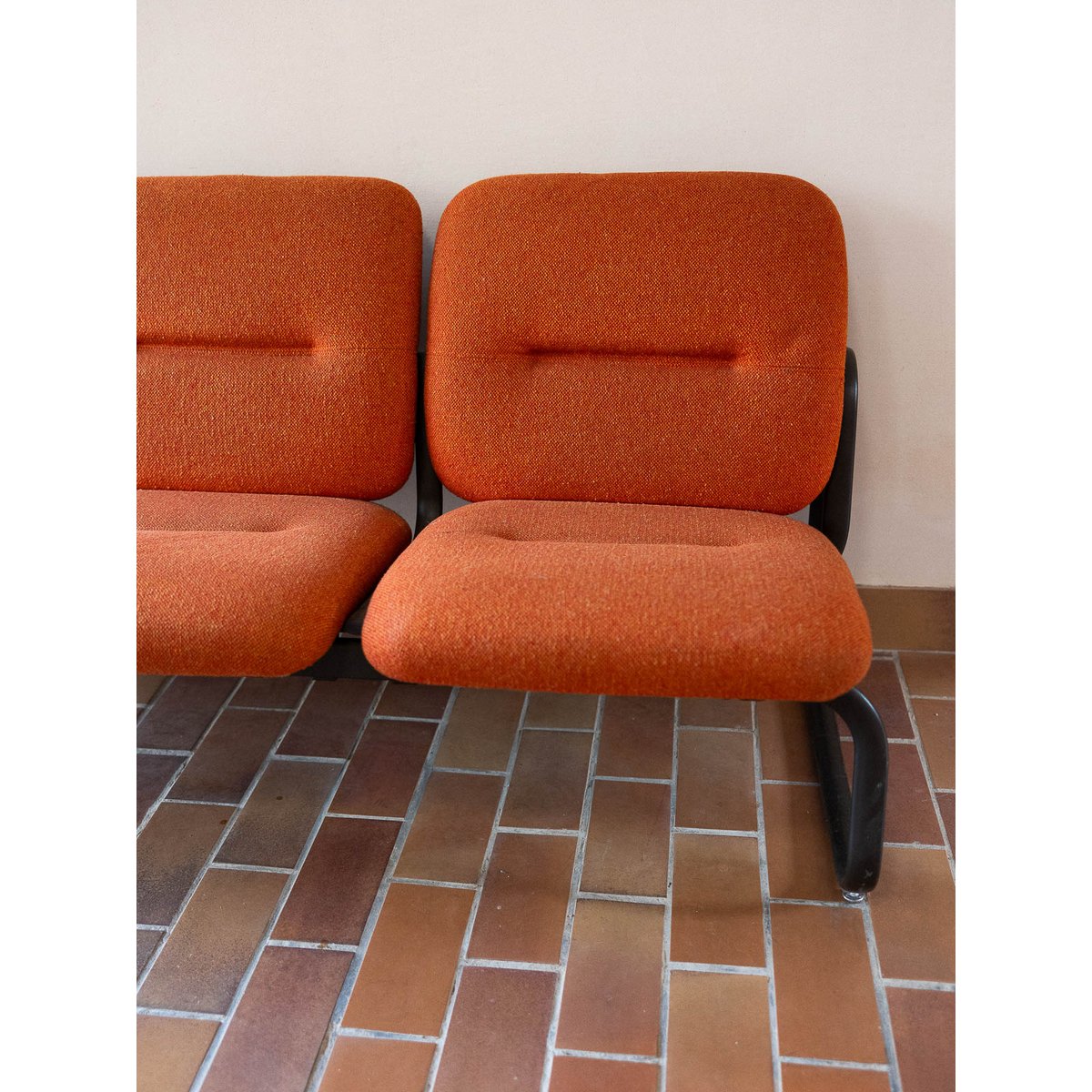 Banquette de conférence 3 places Clara N°146 - Bon état orange, DEBONGOUT