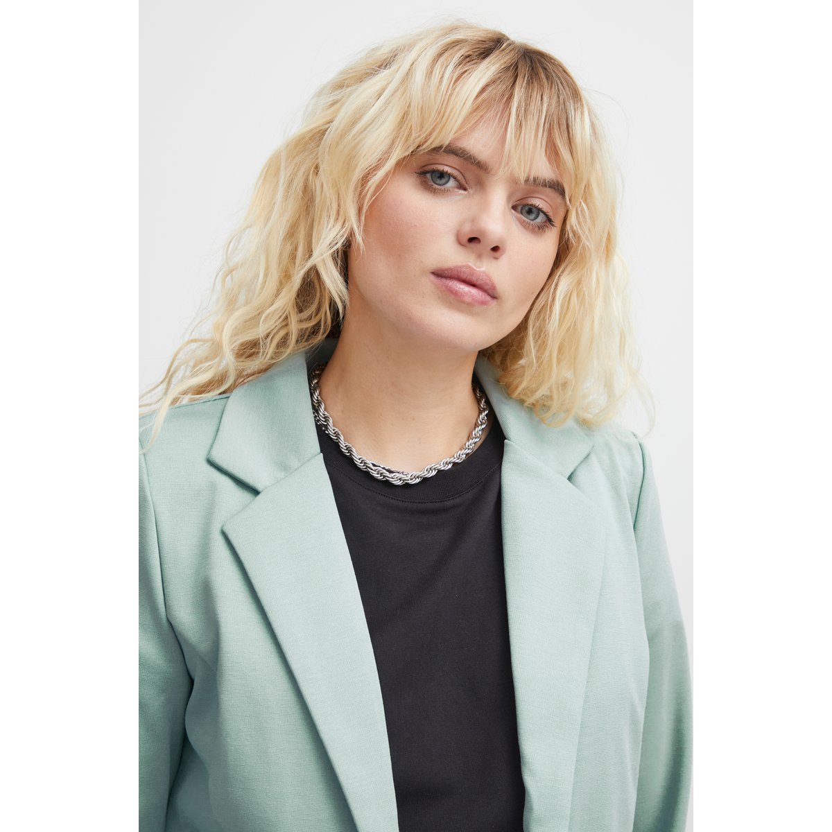 Blazer coupe droit, manches 3/4, poches passepoilées bleu ether, ICHI