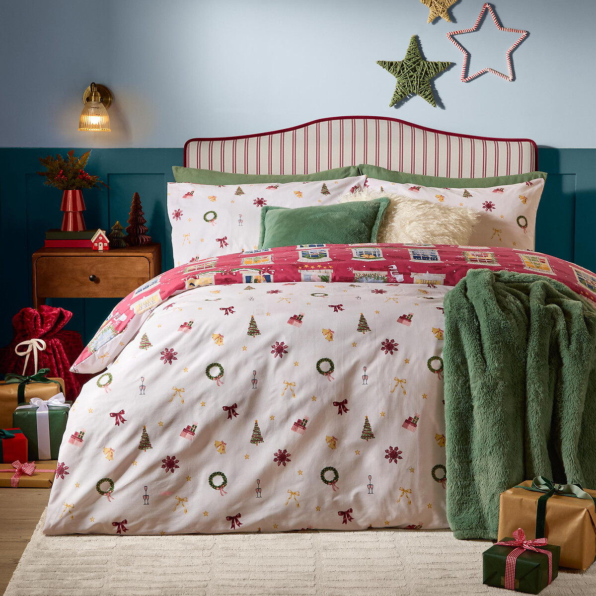 Christmas Eve Reversible Duvet Cover and Pillowcase Set cranberry, FURN.