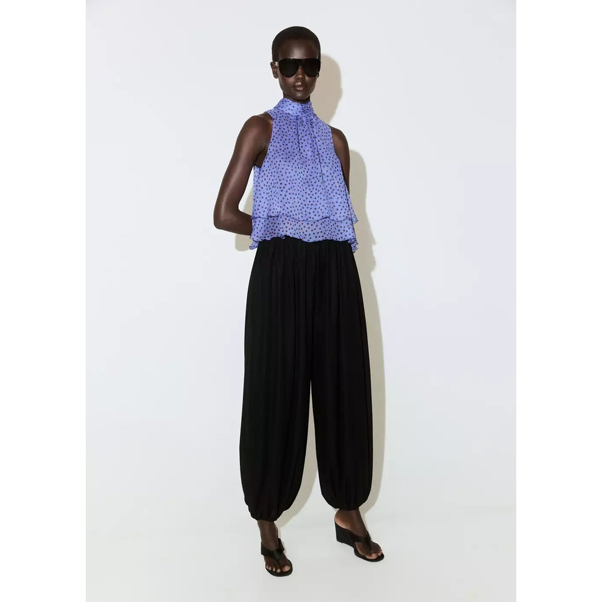 Blouse à pois à volants bleu, MANGO