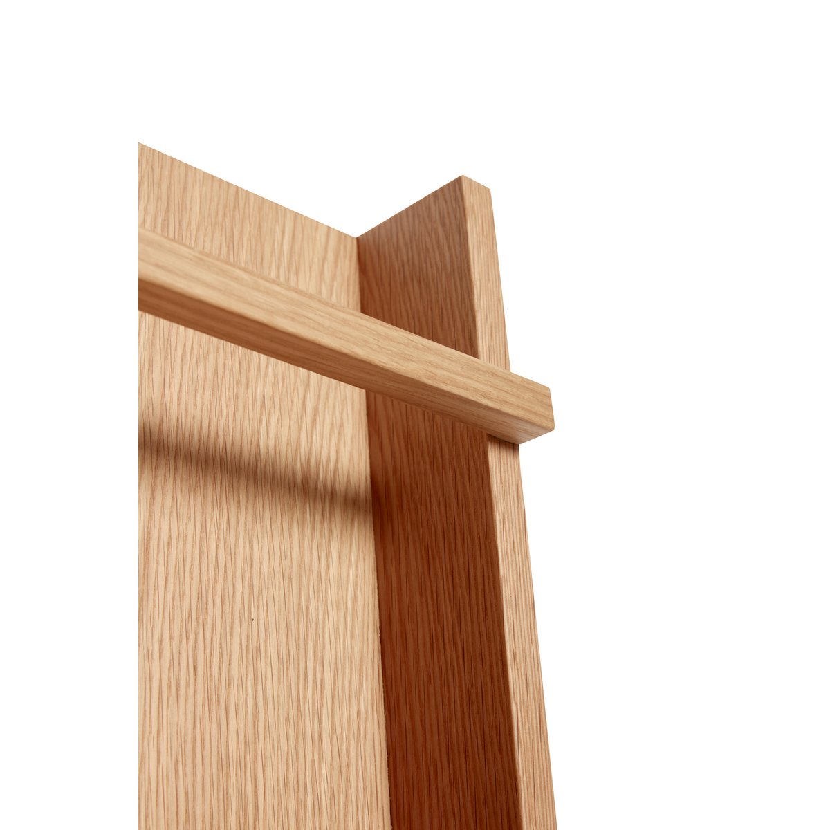 Porte-revues en placage de chêne et bois de chêne VERTIGO naturel, HUBSCH