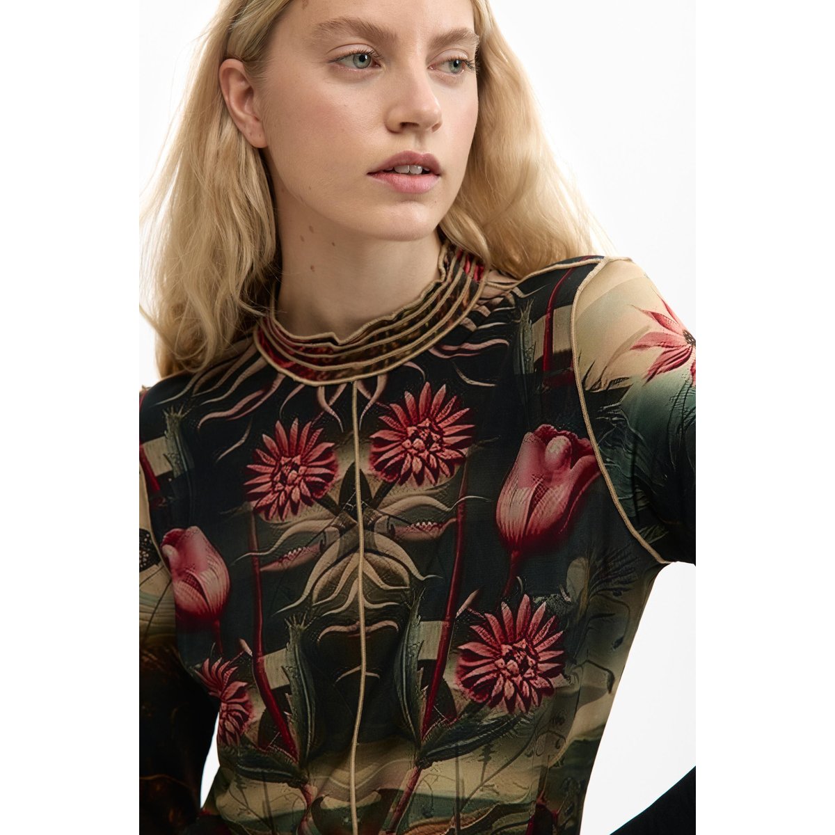 T-shirt bordée de roses noir, DESIGUAL