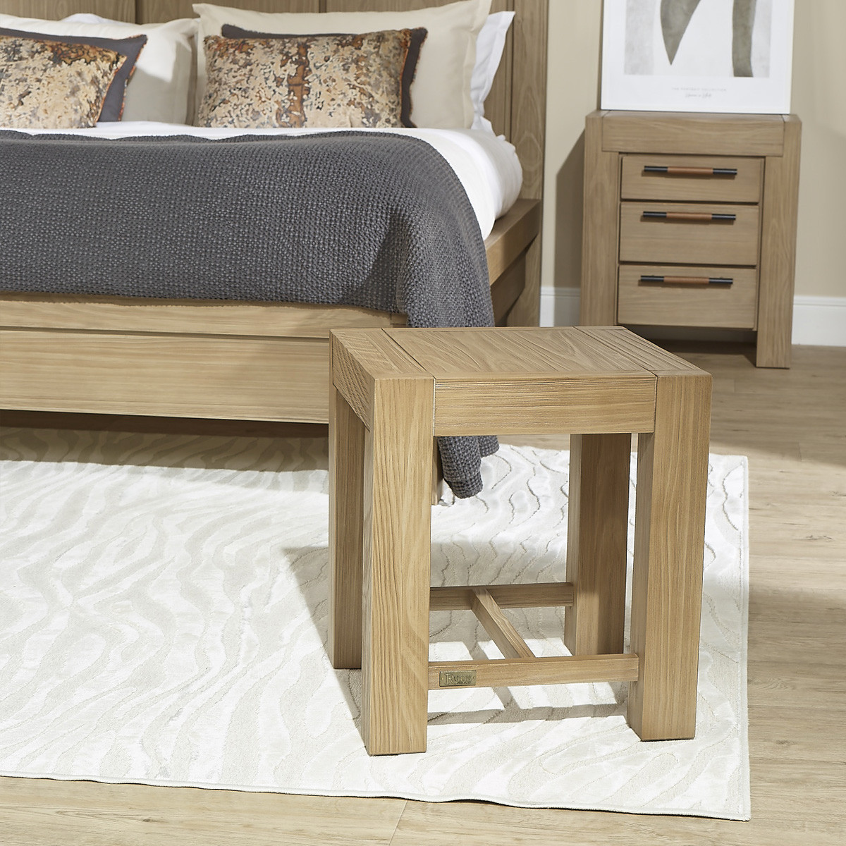 Tabouret style moderne en bois massif MEGÈVE marron, ROBIN DES BOIS