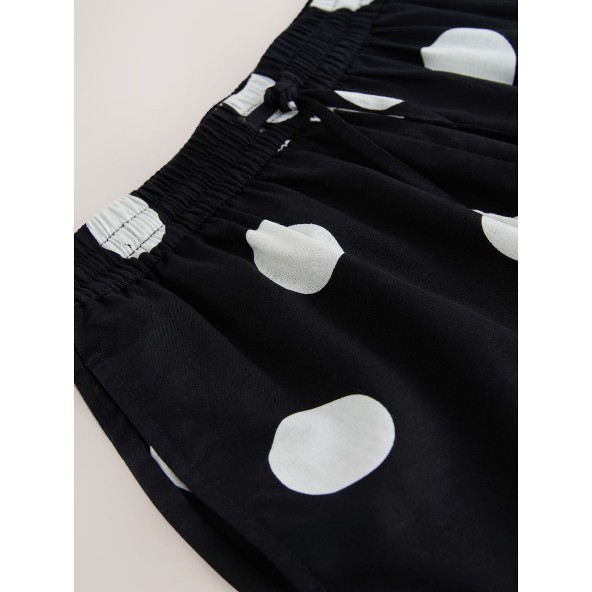 Short en lin mélangé noir/pois blancs, NEXT