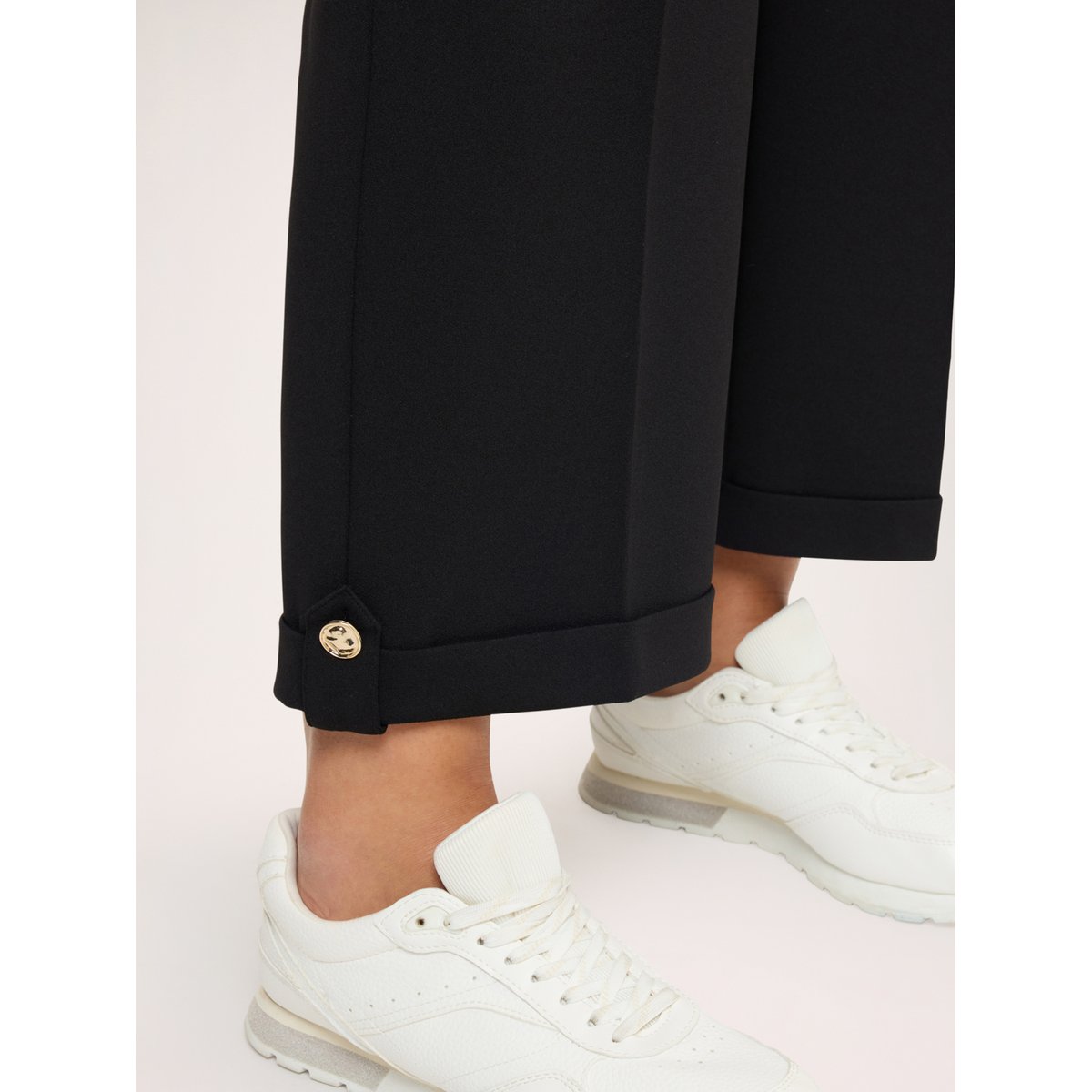 Pantalon court avec revers et bouton noir, FIORELLA RUBINO