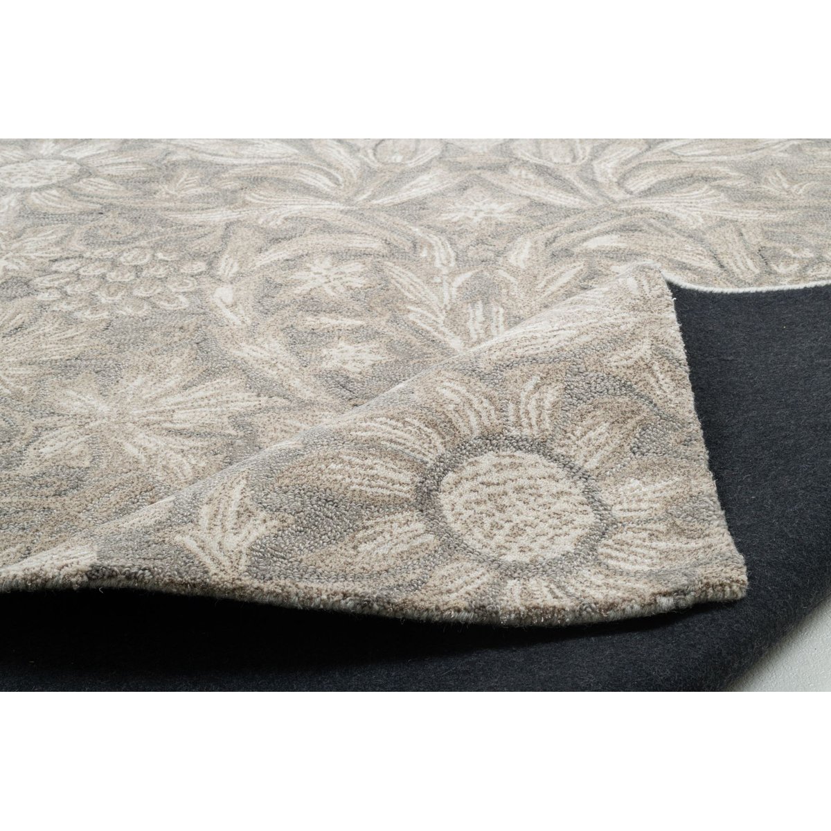 Tapis tufté main en laine vierge et viscose beige, THEKO
