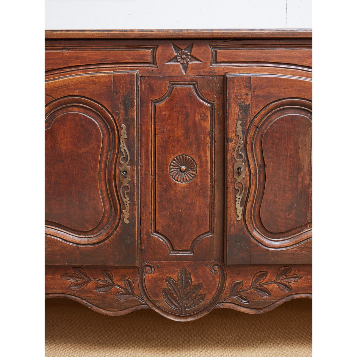 Buffet en bois Gilbert N°1742 - Bon état bois foncé, DEBONGOUT