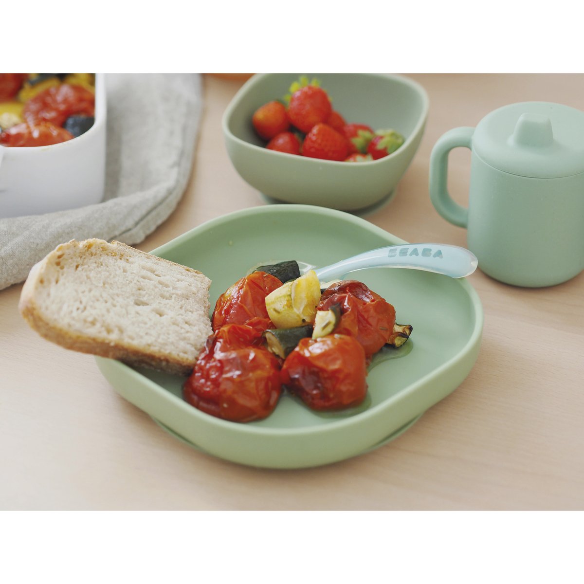 Assiette à ventouse en silicone vert sauge, BEABA