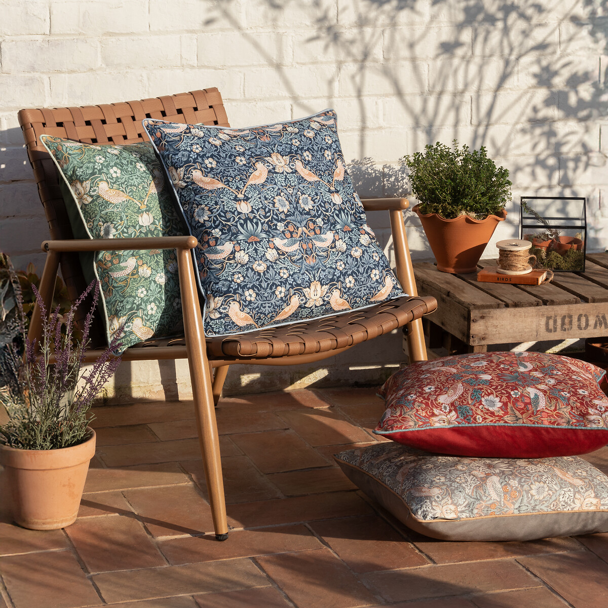 Strawberry Thief Piped Indoor/Outdoor Cushion multi-coloured, MORRIS & CO.