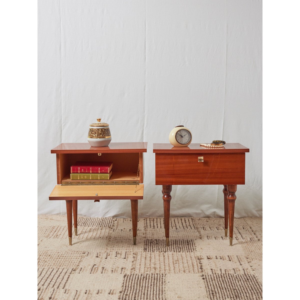 Paire de chevets en bois verni Maïa N°672 - Bon état bois clair, DEBONGOUT