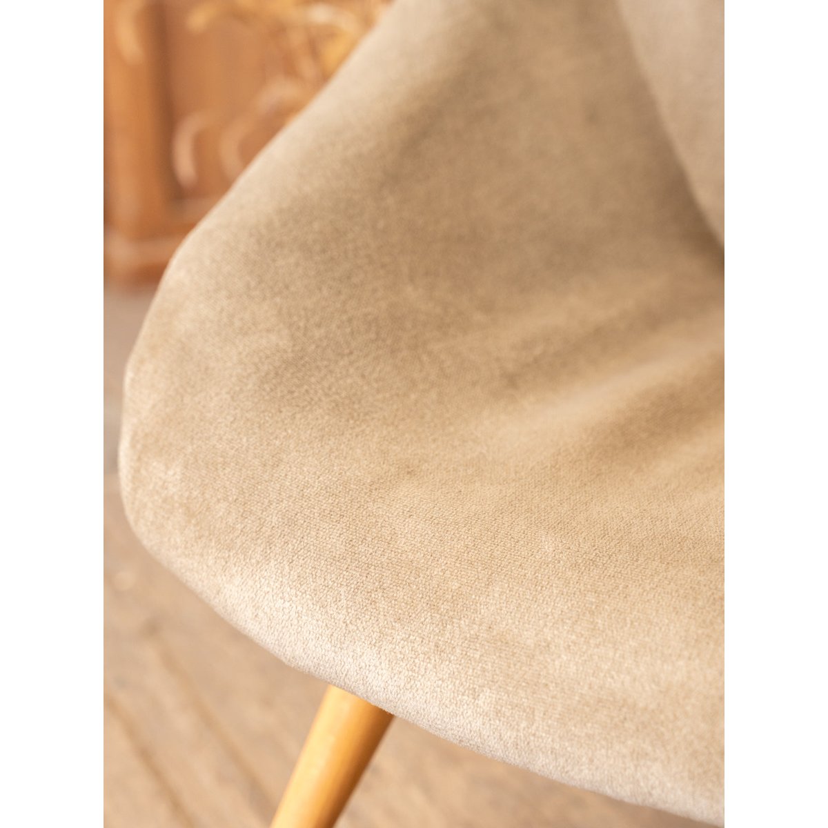 Fauteuil en bois et velours beige Ernest N°1548 - Bon état bois clair, DEBONGOUT