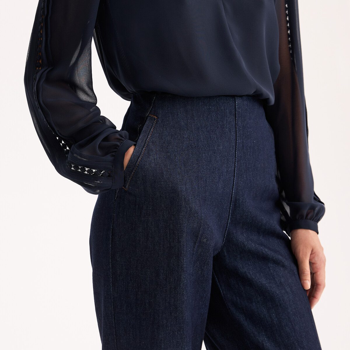 Blouse col V manches longues avec dentelle bleu marine, ANNE WEYBURN
