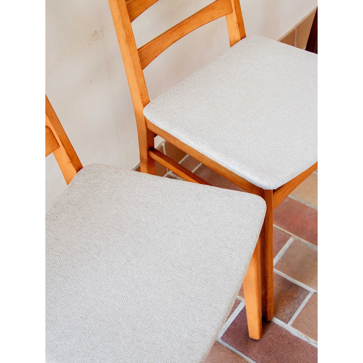 Duo de chaises en bois Alma N°456 - Bon état bois, DEBONGOUT