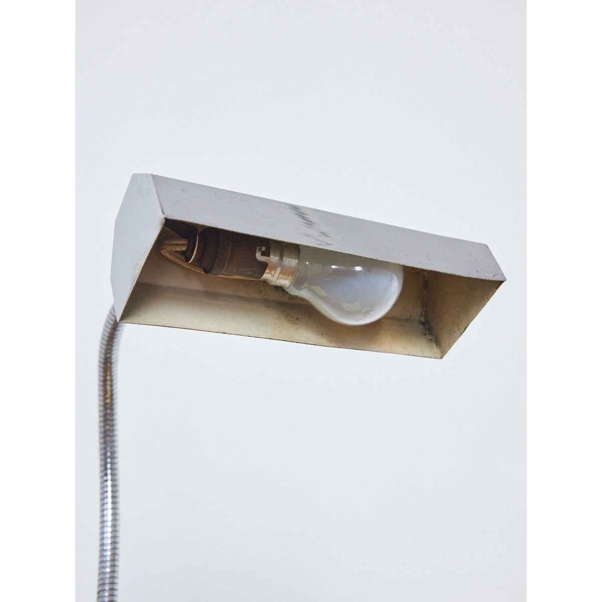Lampe à poser en chrome Julia N°942 - Bon état gris, DEBONGOUT