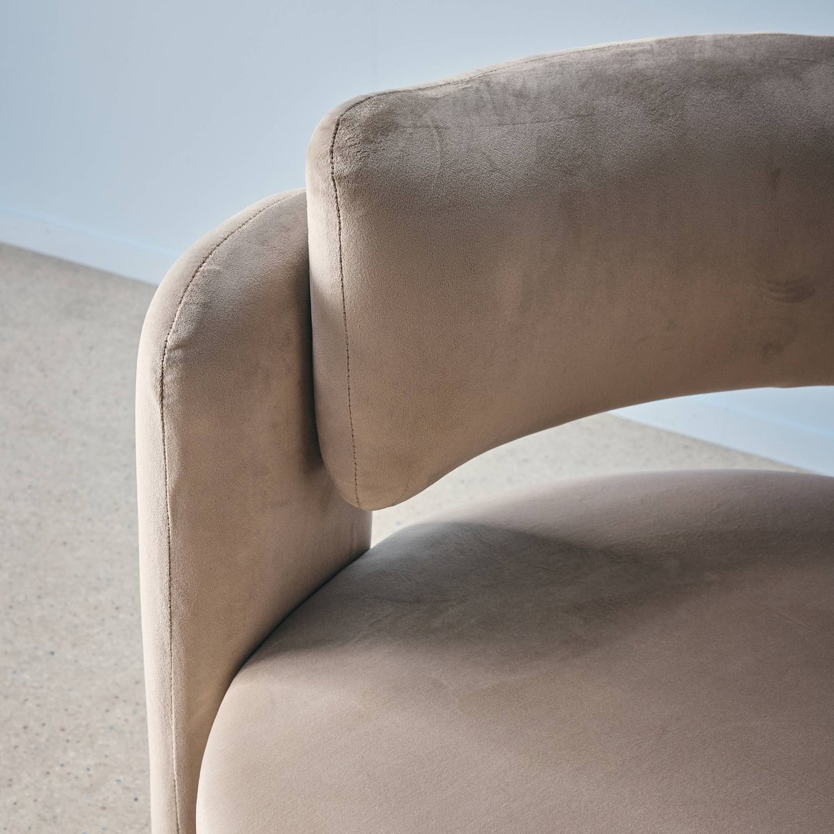 Fauteuil tripode en velours  MELLOW moutarde, SWEEEK