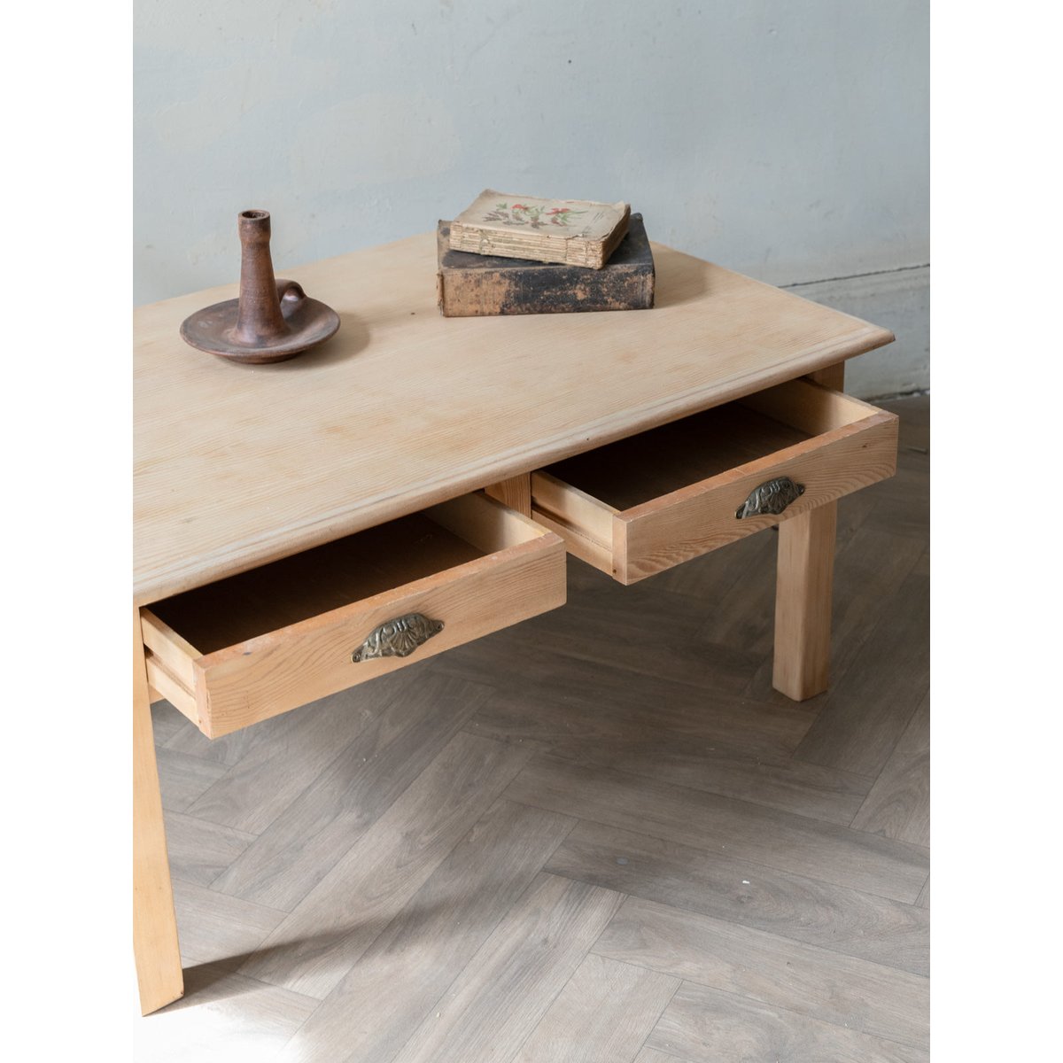 Table basse en bois Léonie N°1136 - Bon état bois clair, DEBONGOUT