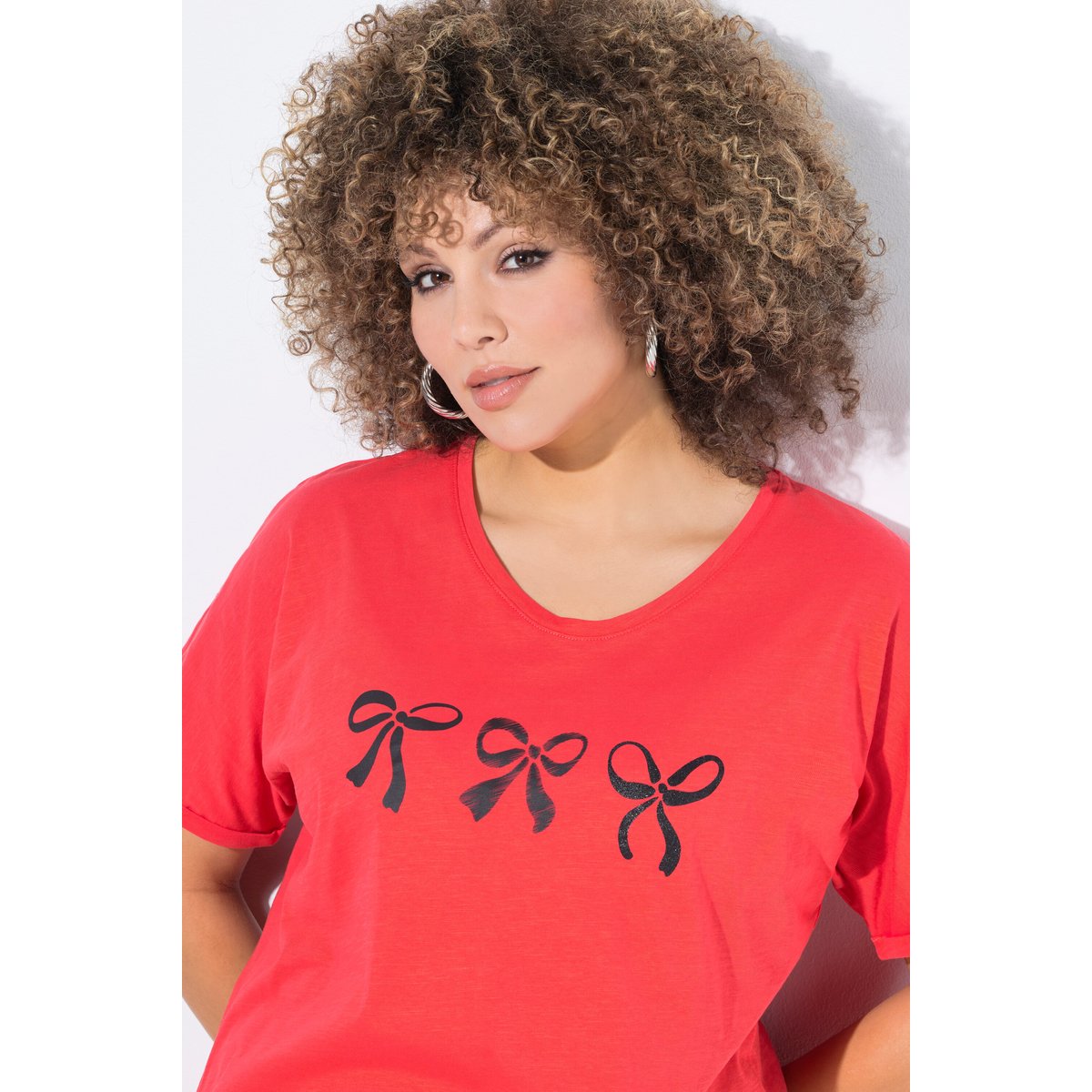 T-shirt oversize. Motif nœuds. Décolleté rouge clair, ULLA POPKEN