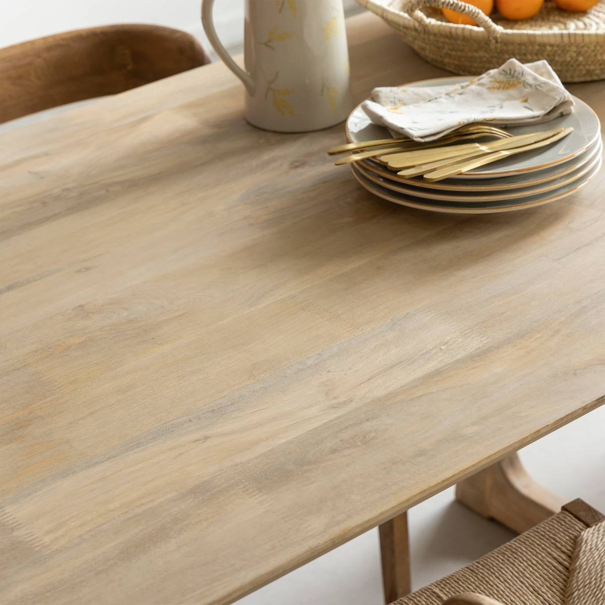 Table à manger en bois de manguier ANASTASIA bois clair, MADE IN MEUBLES
