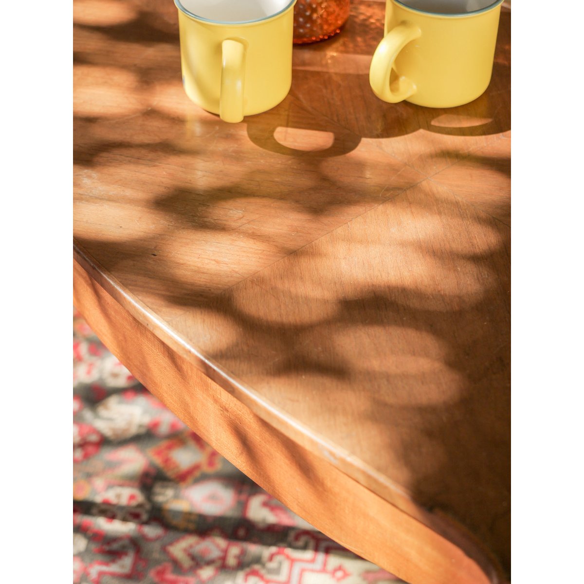 Table basse aux pieds fuselés Léonie N°1171 - Bon état bois clair, DEBONGOUT