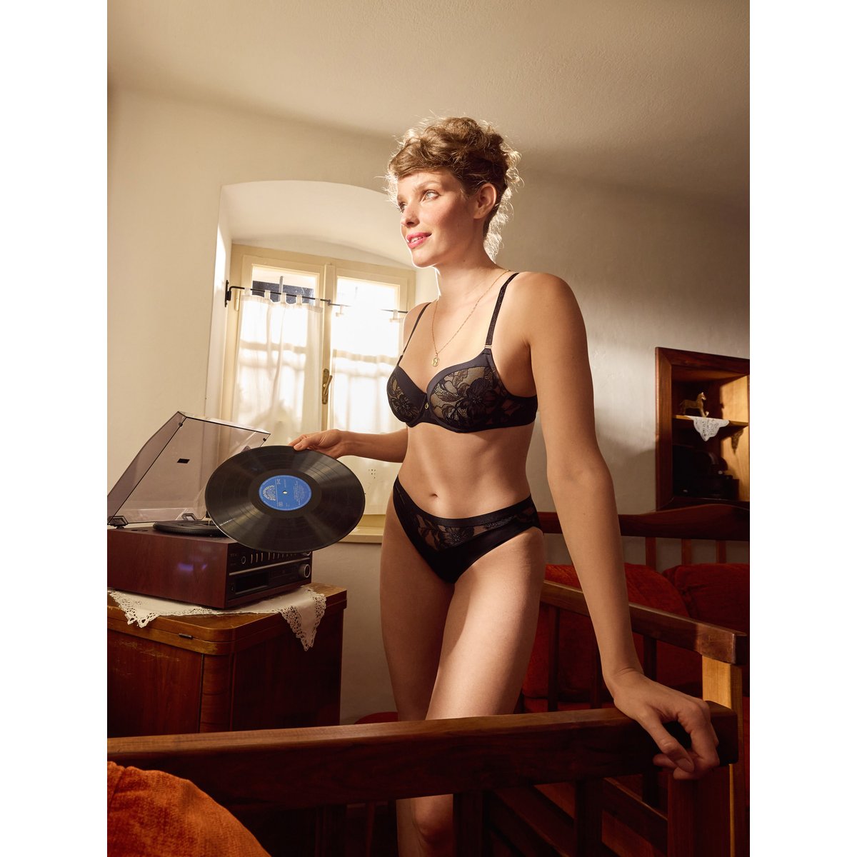 Soutien-gorge préformé ROBIN noir, LISCA