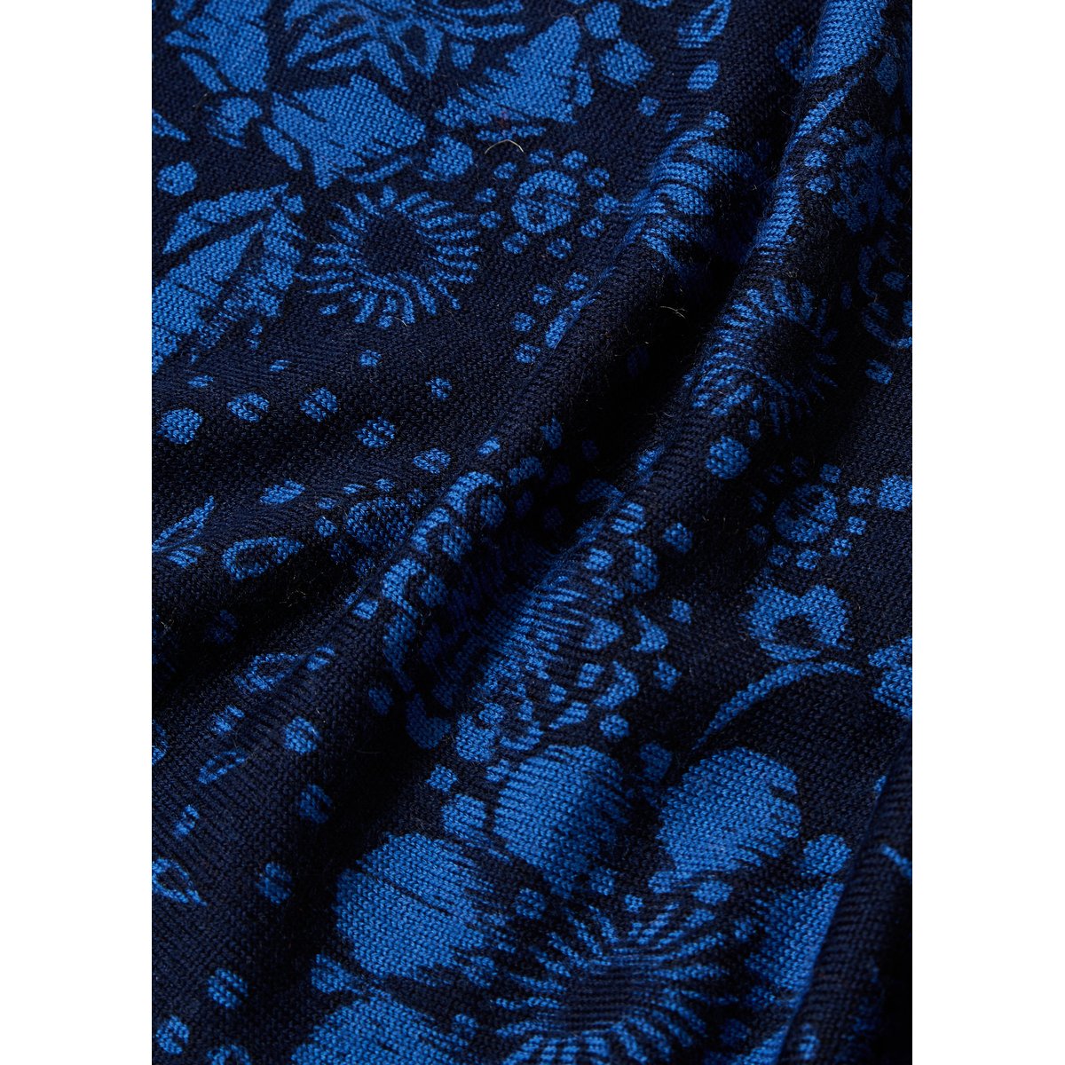 Écharpe triangle en laine imprimé fleur bleu, LA FEE MARABOUTEE