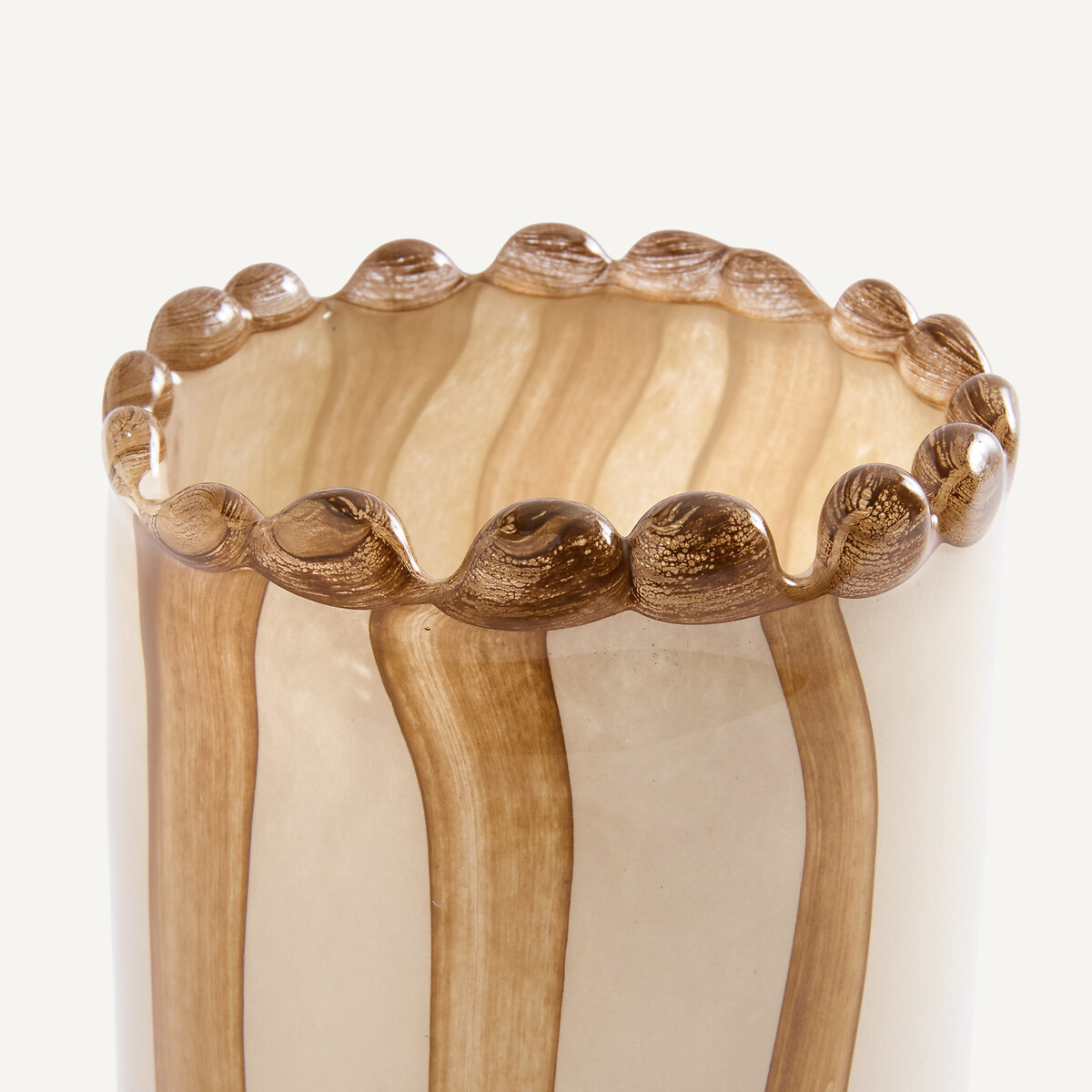 Vase rayé en verre soufflé, hauteur 19 cm, SUGAR ecru/caramel, AM.PM