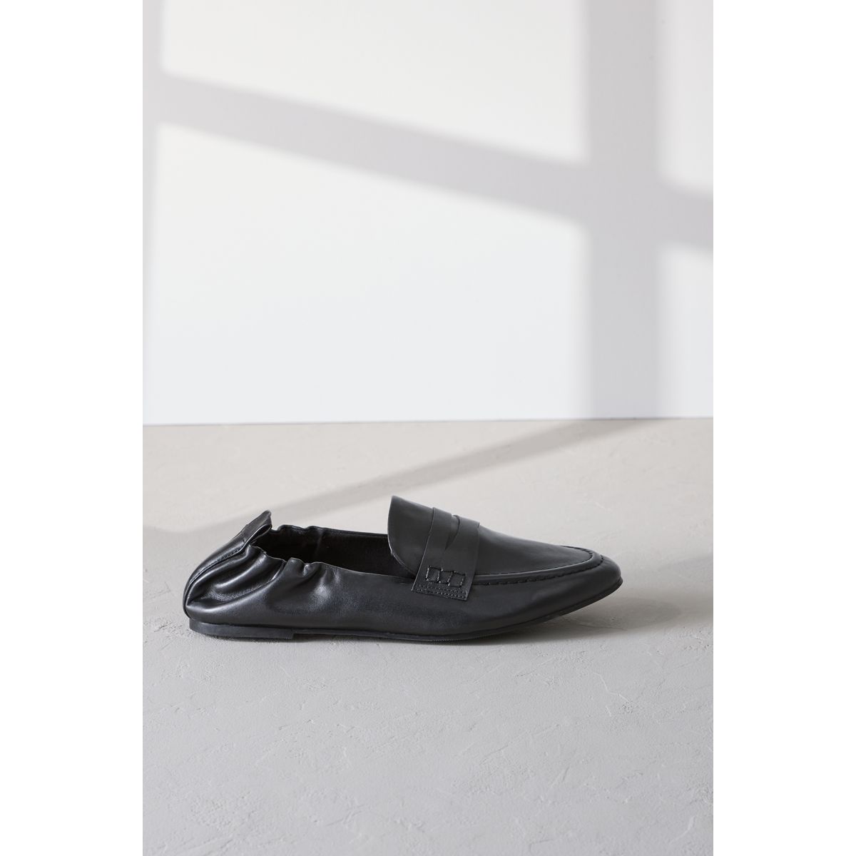 Mocassins à bout rond et arrière froncé noir, NEXT