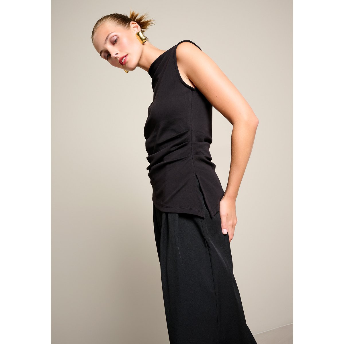 Top drapé asymétrique noir, LOLALIZA