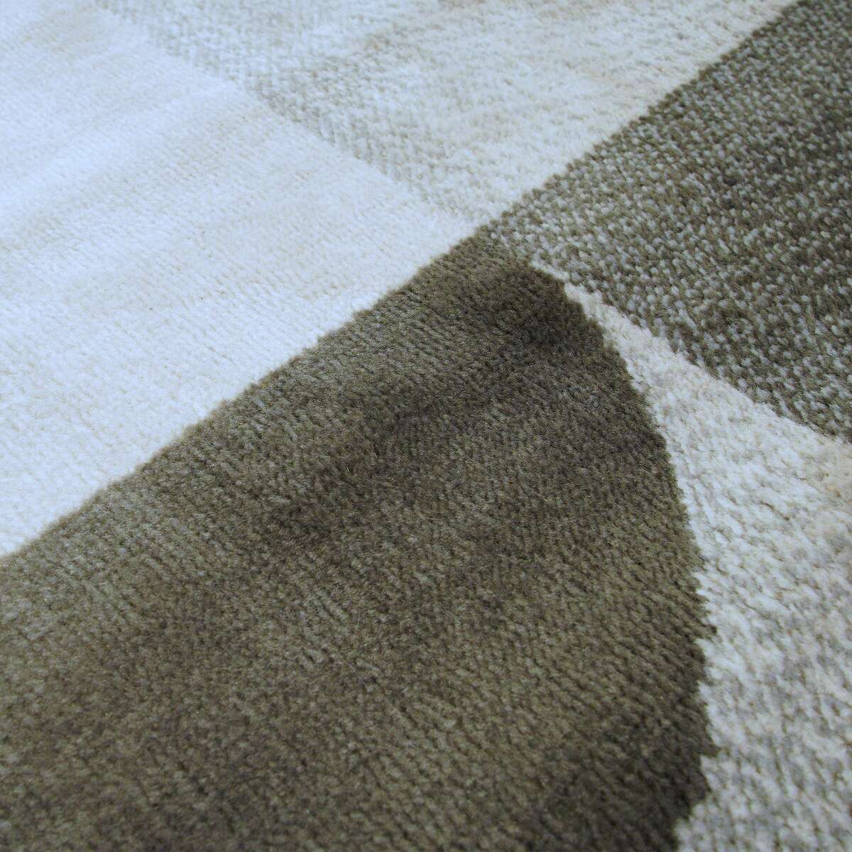 Tapis motifs arcs de cercle et carrés et  MODERN gris, THE DECO FACTORY