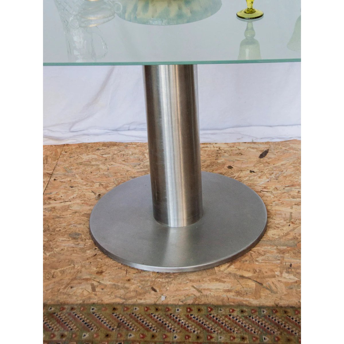 Table à manger en verre et acier Karla N°1128 - Bon état argenté, DEBONGOUT