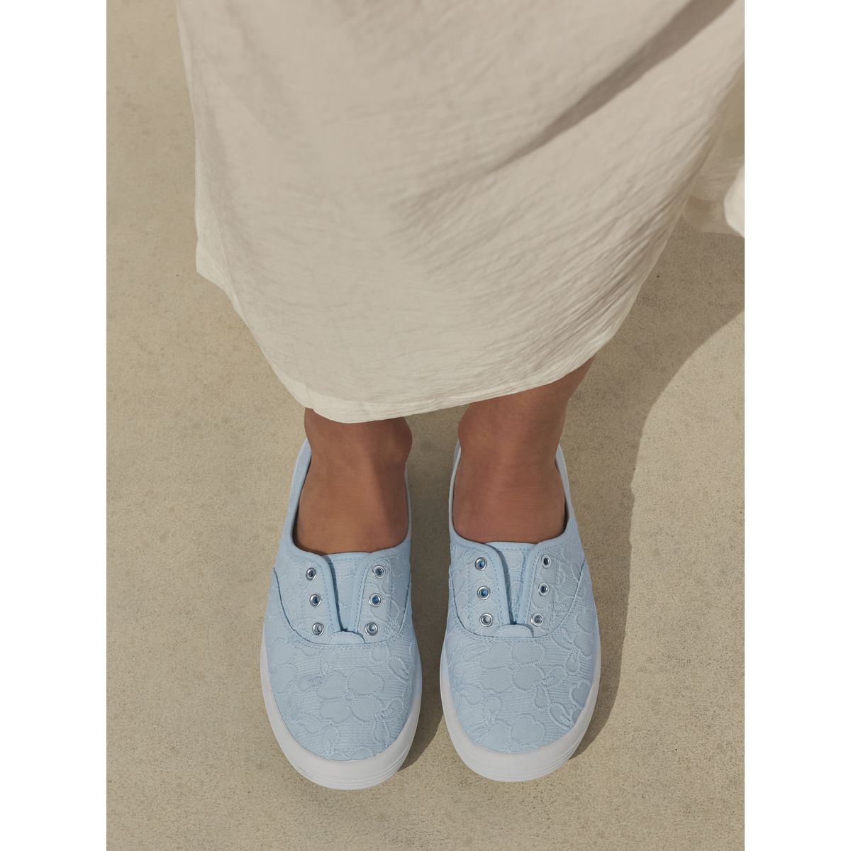 Baskets sans lacets en toile bleu clair, NEXT