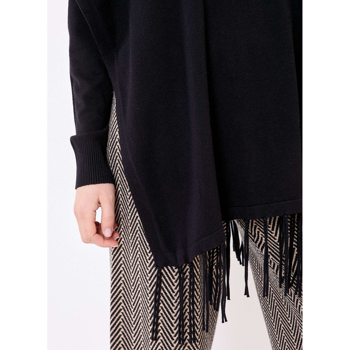 Poncho maille col roulé PAT noir, LA FIANCÉE