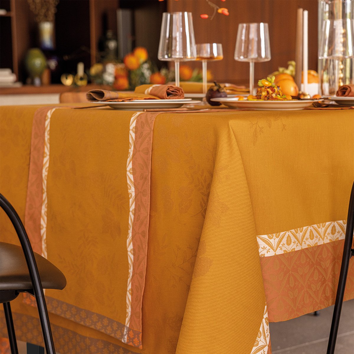 Chemin de table Manor Lane orange coloquinte, LE JACQUARD FRANCAIS