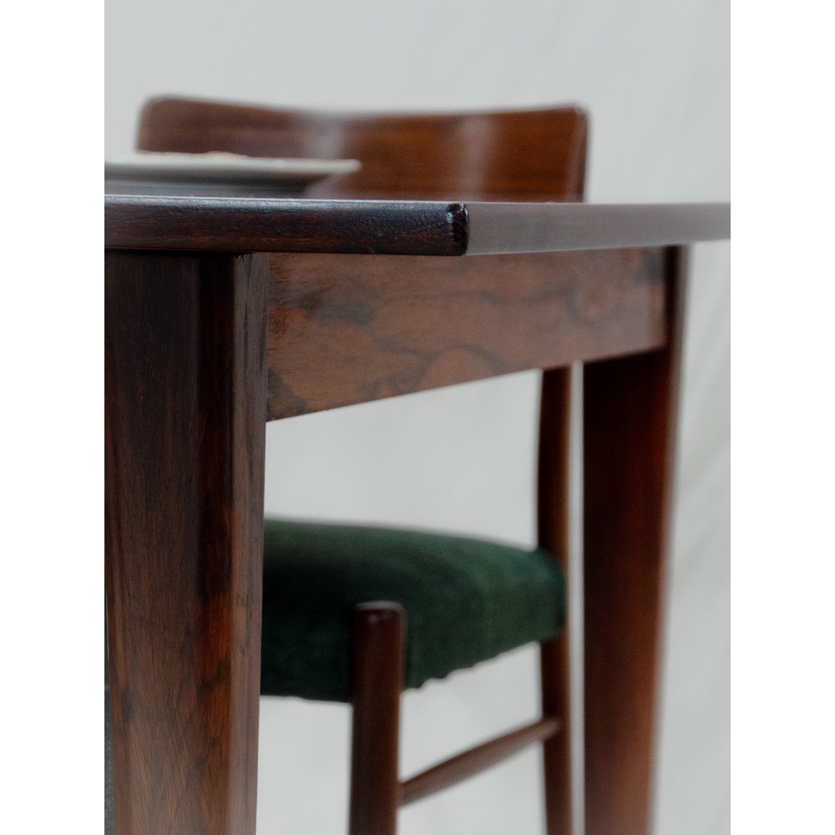 Table à manger en palissandre de Rio Karla N°1311 - Bon état bois foncé, DEBONGOUT