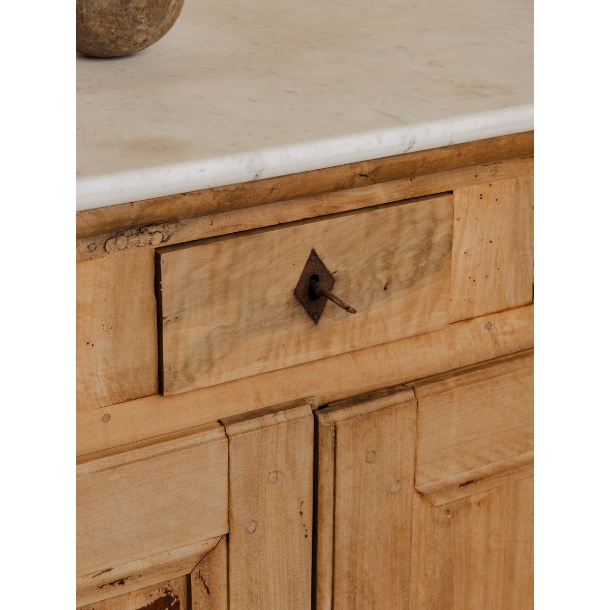 Buffet îlot en bois et marbre Gilbert N°1575 - Bon état blanc, DEBONGOUT
