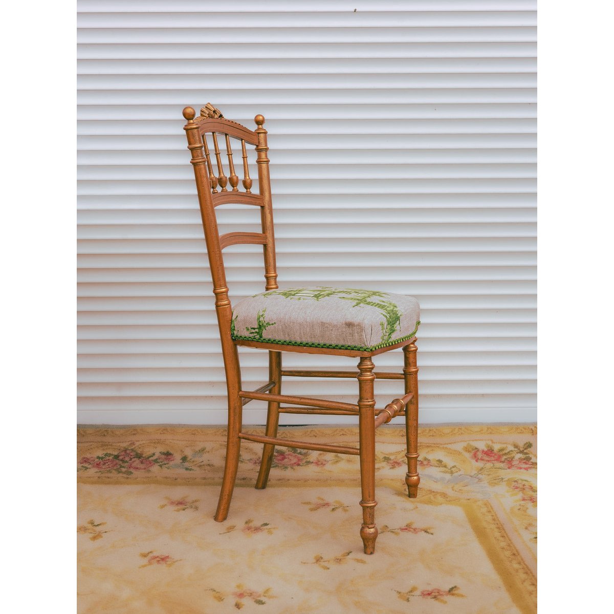 Paire de chaises dorées Claude N°1561 - Bon état doré, DEBONGOUT
