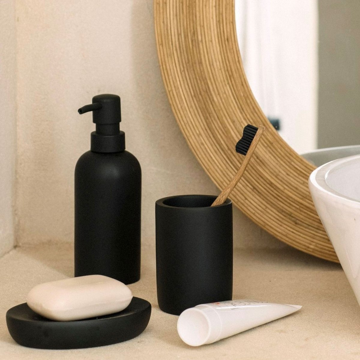 Distributeur de savon polyrésine noir mat noir, WADIGA