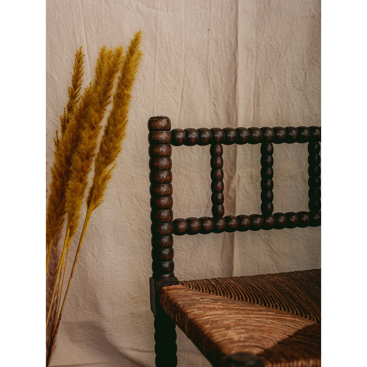 Fauteuil d'angle en bois foncé et perlé Ernest N°1568 - Bon état bois foncé, DEBONGOUT