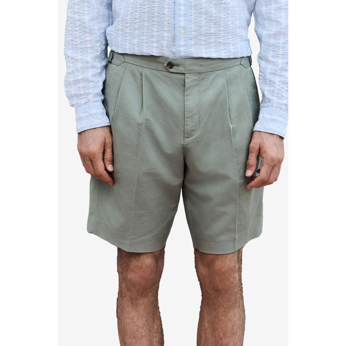 Short ajusté en coton avec lin et lyocell vert sauge, NEXT