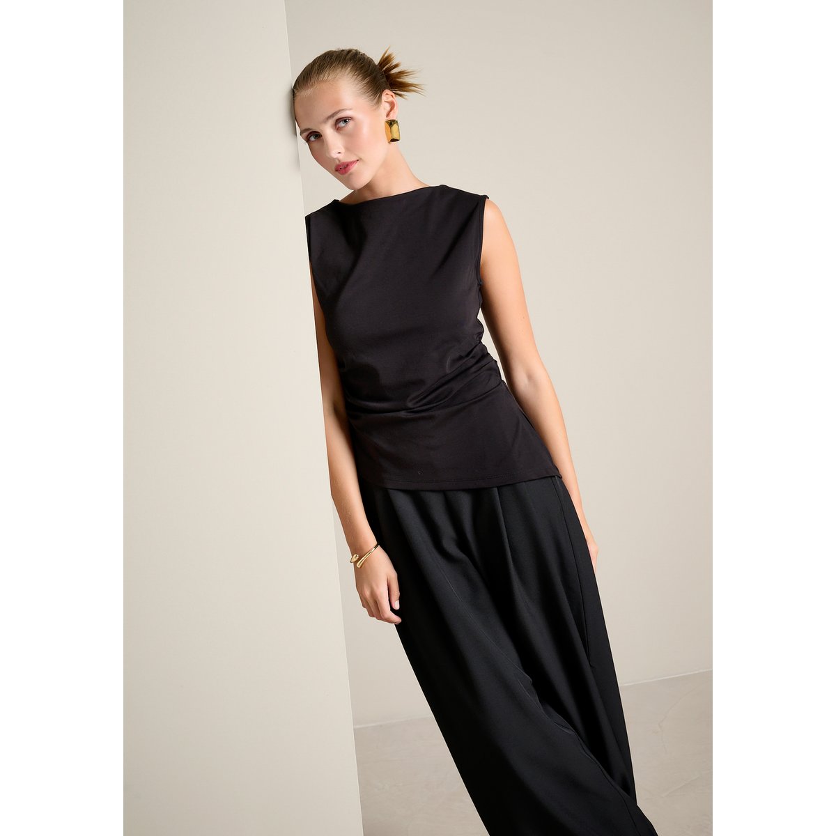 Top drapé asymétrique noir, LOLALIZA